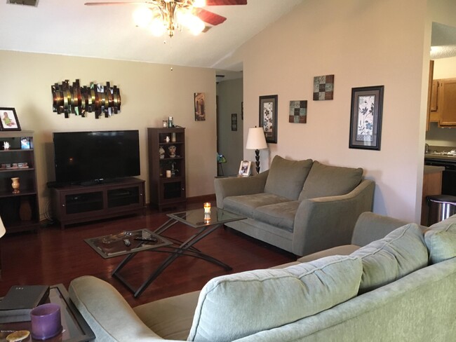 Building Photo - 14171 Drakes Point Dr