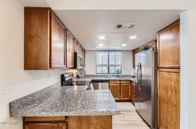 Building Photo - 700 E Mesquite Cir
