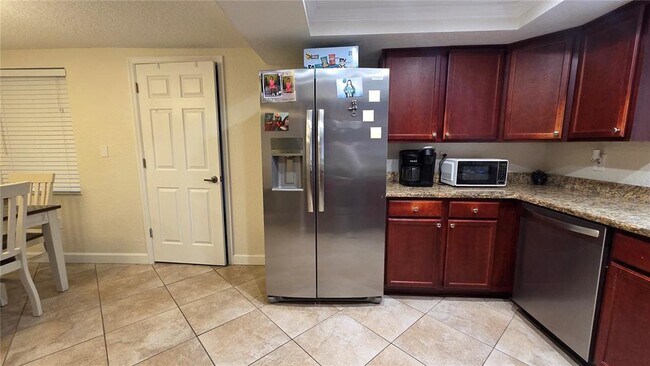 Building Photo - 7340 Brentwood Dr