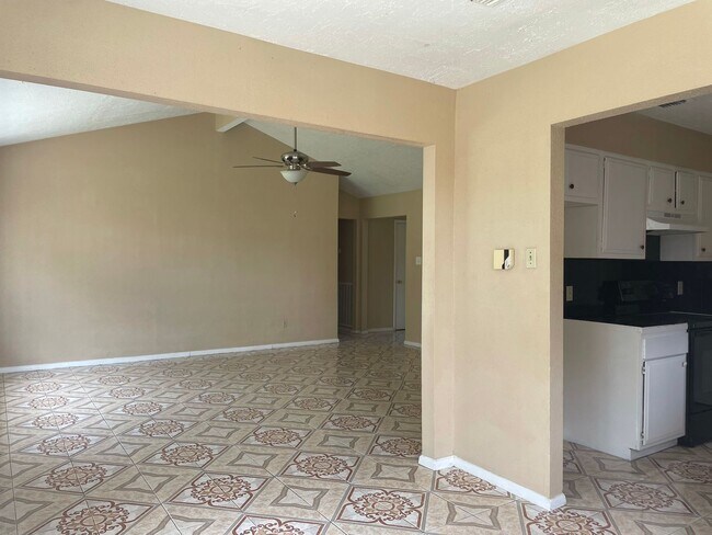 Building Photo - 3 bedroom / 2bath home in Southwest Houston.