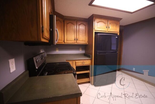 Building Photo - Recently renovated 3 bed, 1 bath house - includes workshop (electricity & bath), storage shed & f...