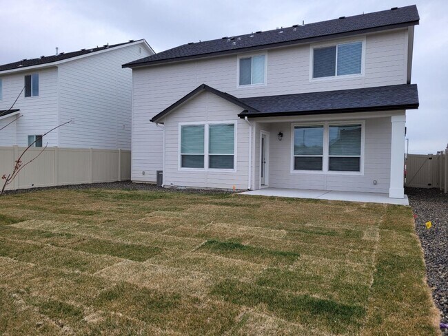 Building Photo - Amazing 5 Bedroom Home in Meridian!