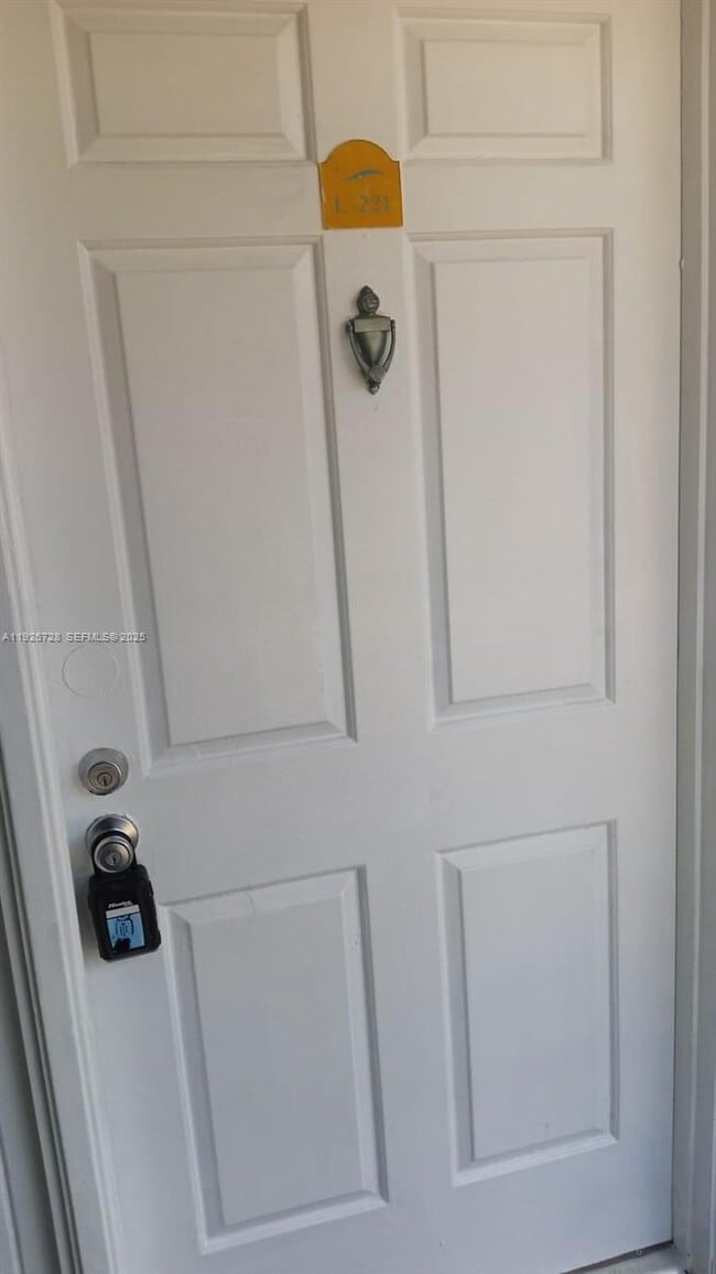 Building Photo - 9375 Fontainebleau Blvd