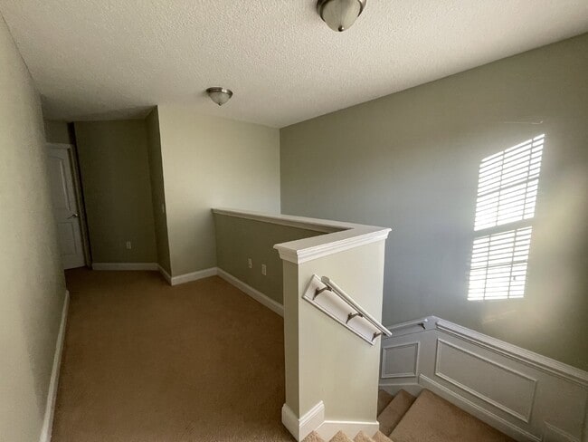 Building Photo - Home For Rent