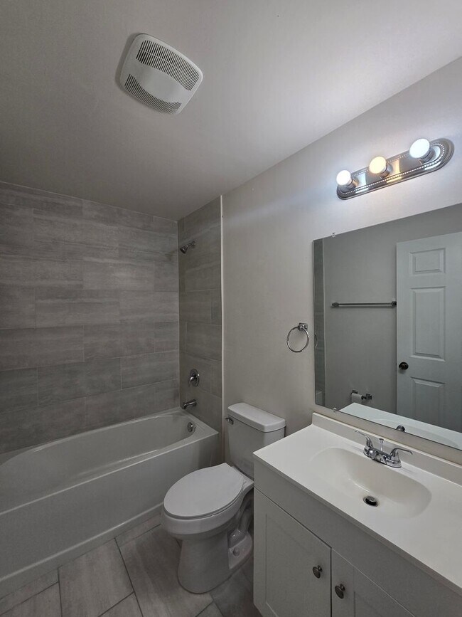 Building Photo - 3024 Skyline Blvd