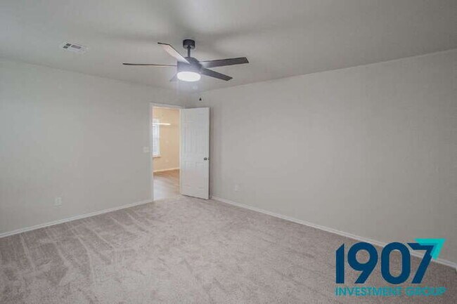 Building Photo - Modern & Spacious 3-Bedroom Home in Newcas...