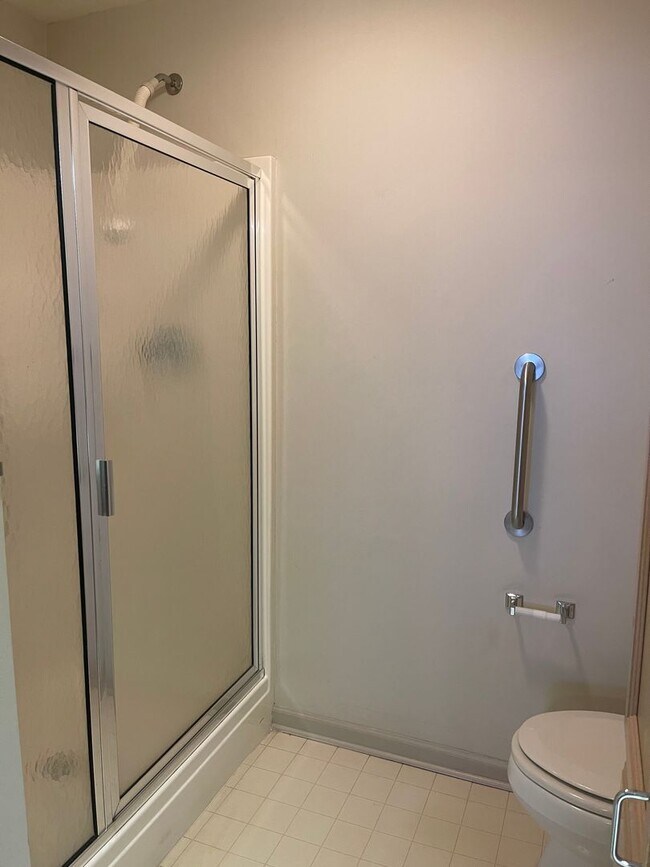 Building Photo - Townhouse for Rent on Emerald Drive