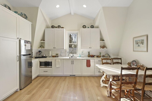 Building Photo - 3 N Walworth Ave