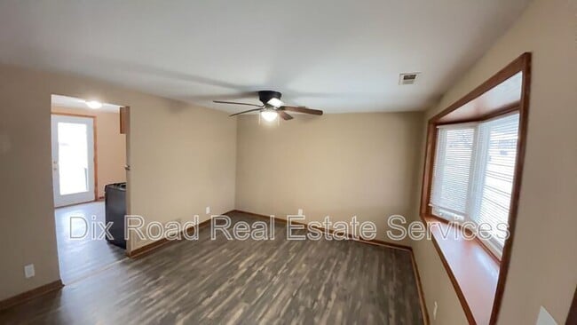 Building Photo - 163 Tecumseh Dr