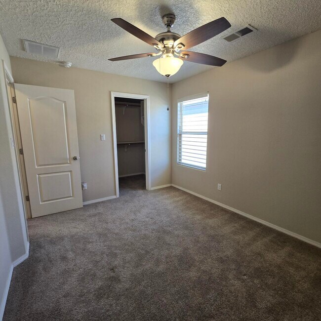 Building Photo - 6912 Vista Del Sol Dr NW
