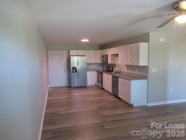 Building Photo - 405 Northbrook III School Rd