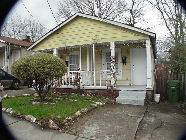 Primary Photo - 70 Chester Ave SE