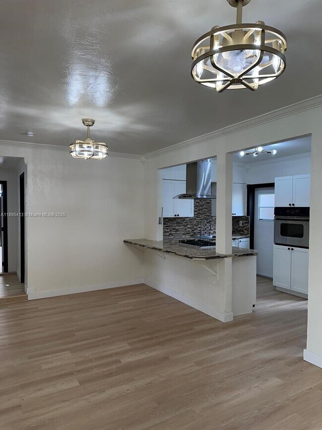 Building Photo - 3 bedroom in North Miami FL 33161