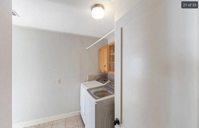 Building Photo - Stunning 4-bedroom, 2-bathroom Home