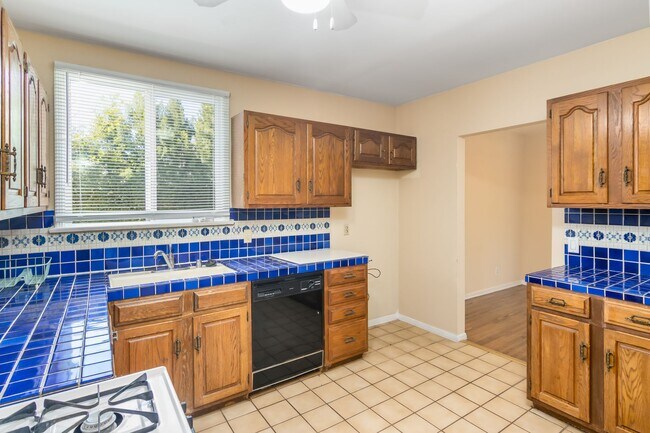 Building Photo - Charming 2-Bedroom Northridge Home with Pr...
