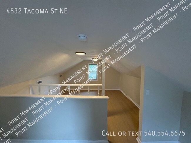 Building Photo - 4532 Tacoma Ave NE
