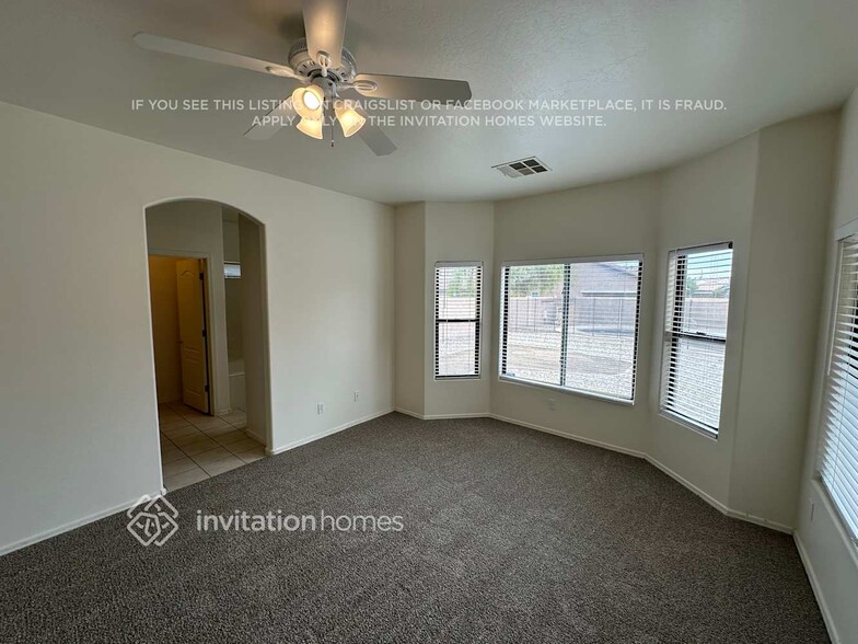 Building Photo - 2213 W Carolina Dr