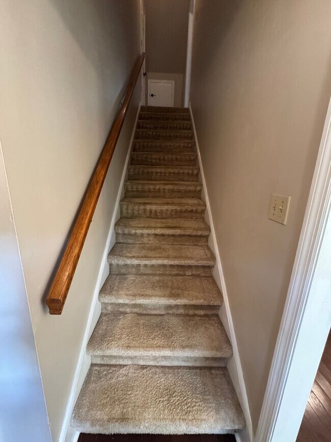 Building Photo - 2000/3 br/2.5 ba/bonus room/office 2,330 sqft