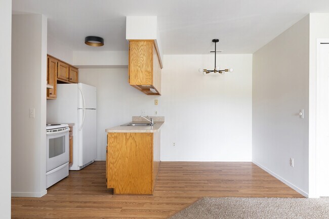 Building Photo - 16446 Clarkson Dr