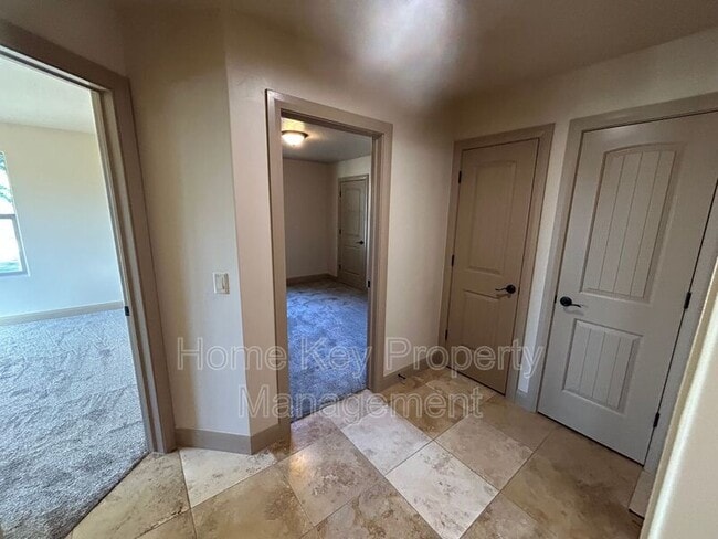 Building Photo - 157 E Foothill Dr