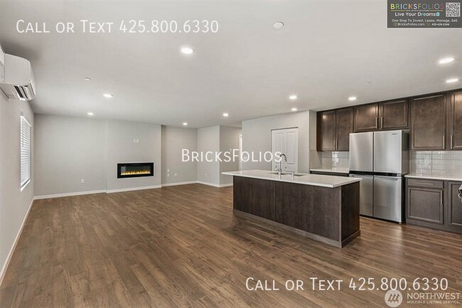 Building Photo - 9502 18th Ave W