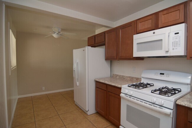 Building Photo - Charming 3 Bedroom 1 Bath House! Great East/Central Tucson Location