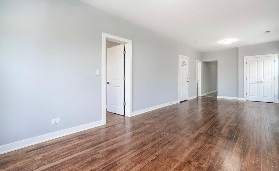 Building Photo - 4816 N Kilpatrick Ave