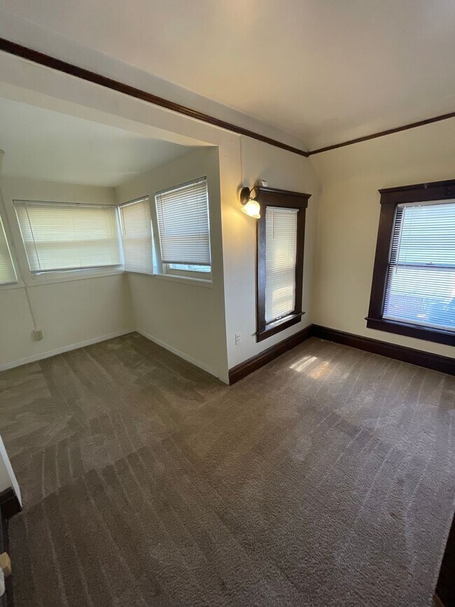 Building Photo - 410 E William St