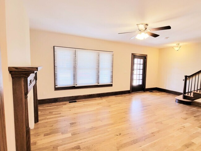 Building Photo - 2166 Arlington Ave