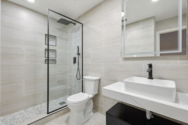Building Photo - 6043 Fieldstone Dr