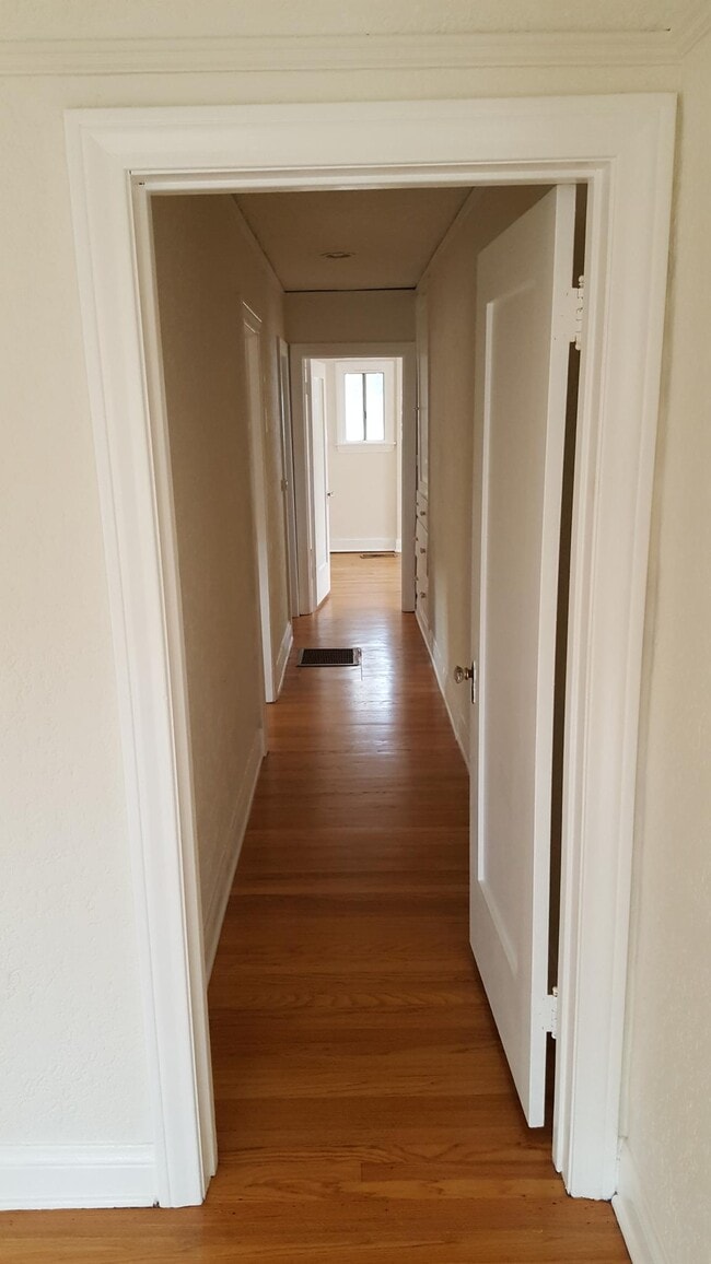 Building Photo - 2038 Malcolm Ave