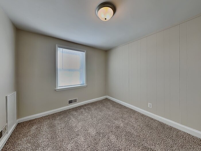 Building Photo - 1917 Searles Rd