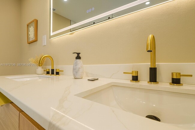 Building Photo - 1399 NE 38th St