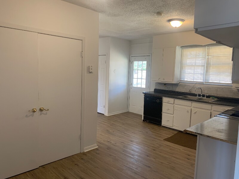 Building Photo - 3519 Evangeline Dr