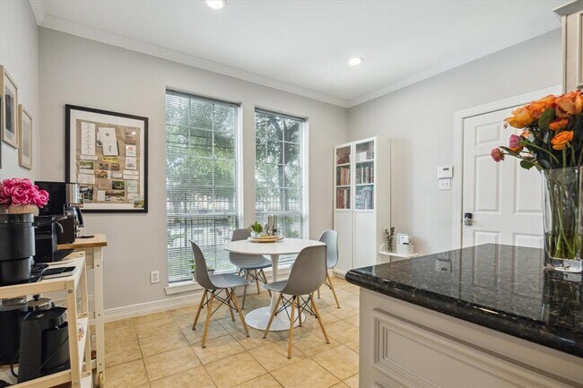 Building Photo - 422 McGowen St