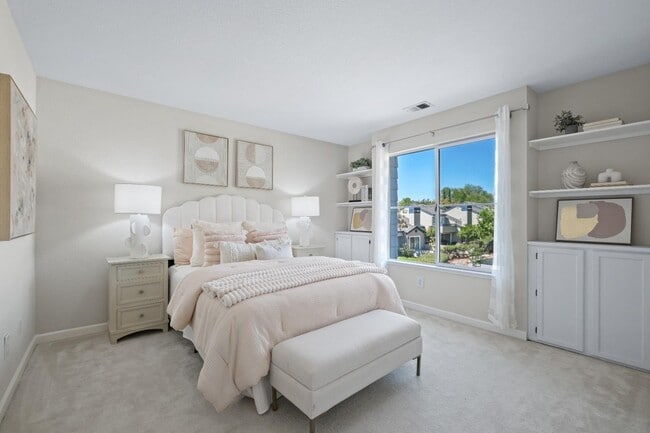 Building Photo - 1735 Parkview Green Cir