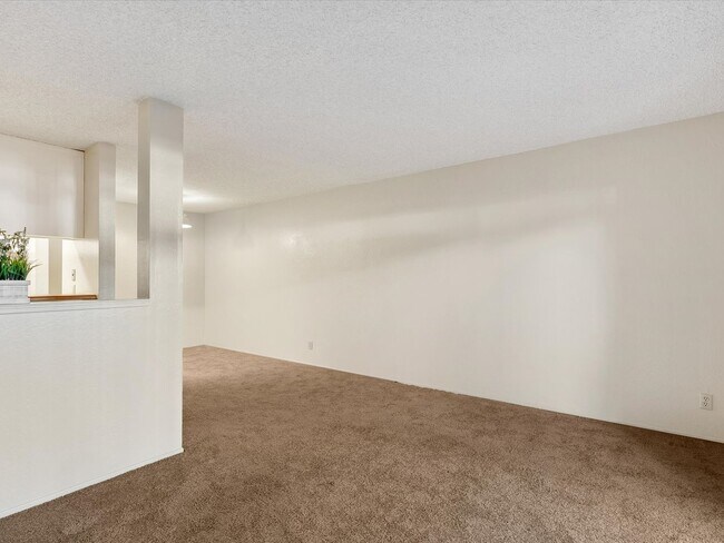 Building Photo - 2955 Lakeside Dr