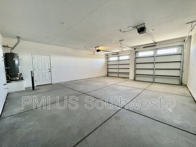 Building Photo - 2265 E Robby