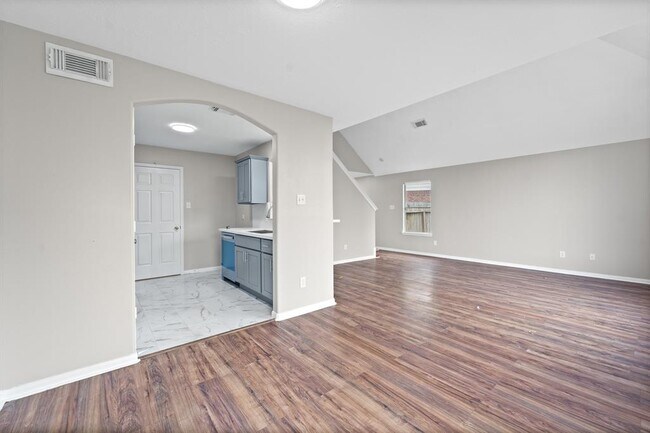 Building Photo - 7103 Biton Dr