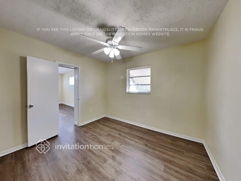 Building Photo - 3211 SW 64th Terrace