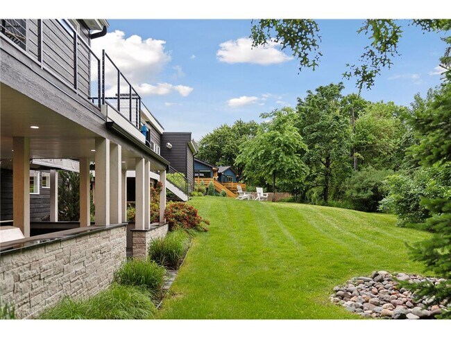Building Photo - 209 Westwood Dr N