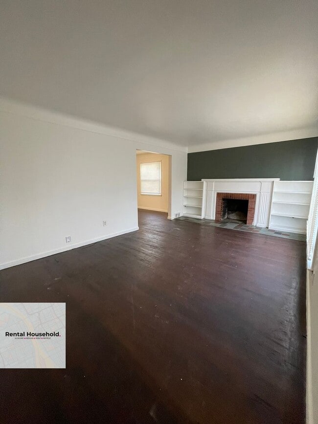 Building Photo - Dream Bungalow Awaits: Space, Style & Serenity!~ $1400