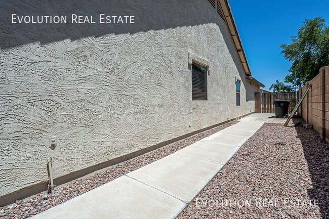 Building Photo - 10330 E Idaho Ave
