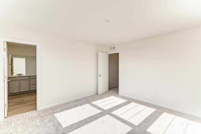 Building Photo - 5956 Hawkweed Dr
