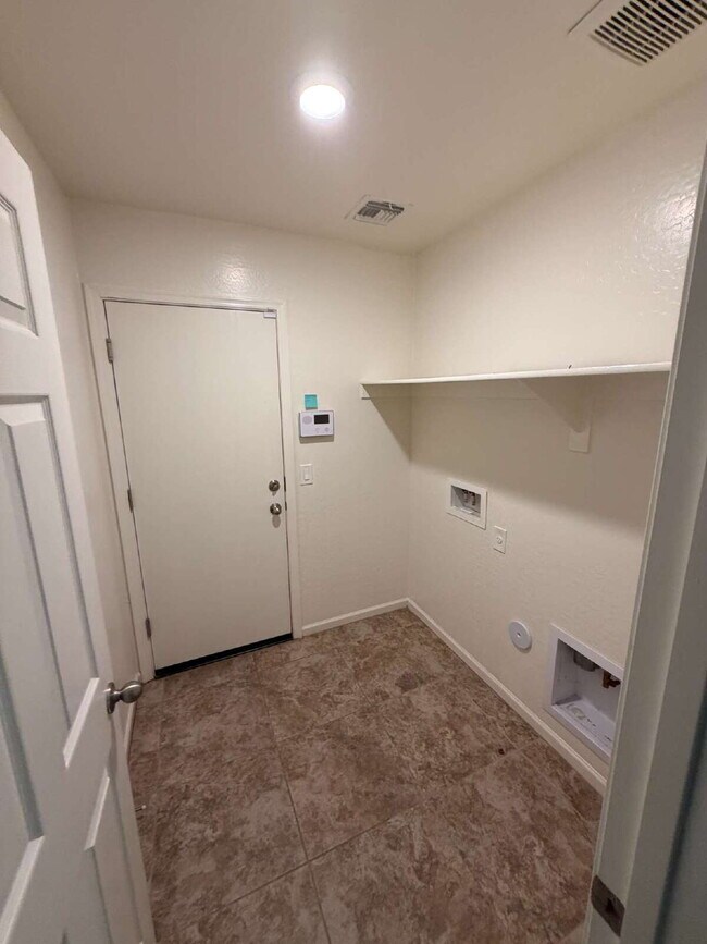 Building Photo - 932 Hot Springs Trail