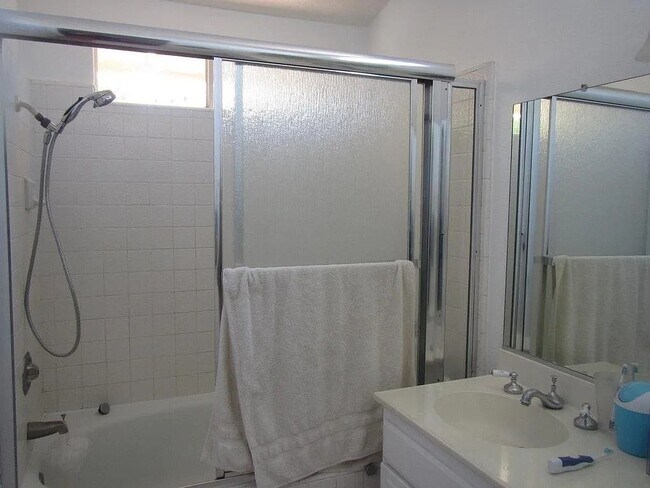 Building Photo - 21246 Sugarbush Cir