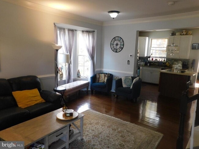 Building Photo - 337 Kirby St