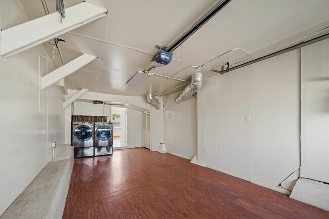 Building Photo - 72 Huntington Dr