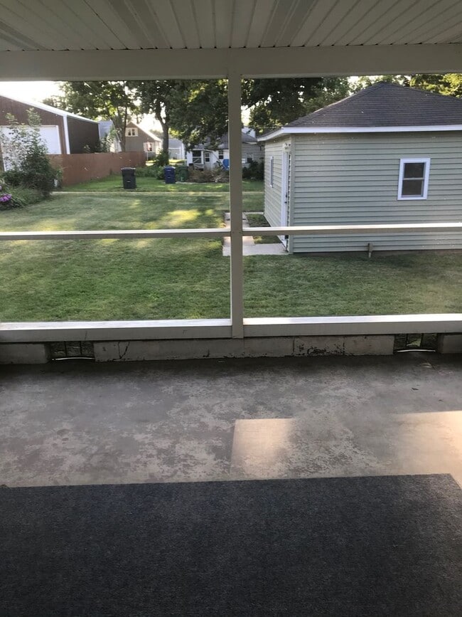 Building Photo - 2 Bedroom, 2 Bath Single Family Home in Cl...