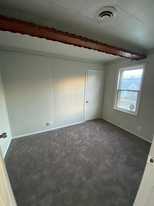 Building Photo - 3370 W 135th St